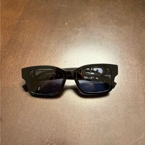 Fendi FE40050i Sunglasses
